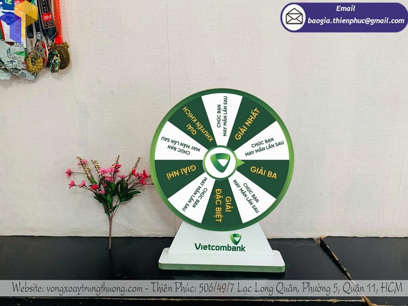 vòng quay may mắn để bàn