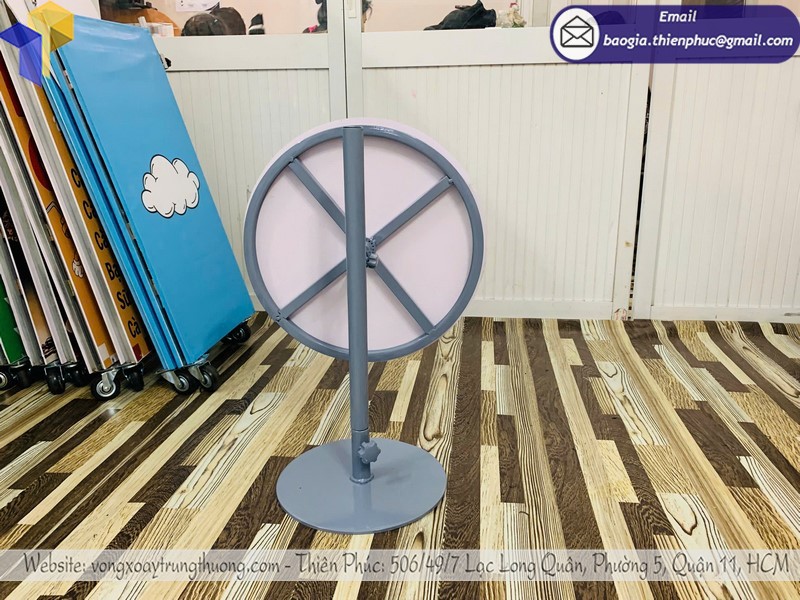 vòng quay quảng cáo để bàn tốt